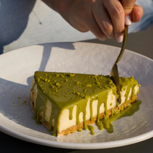 Dari Keju Hingga Matcha, Ini Makanan yang Bisa Mencerahkan Gigi