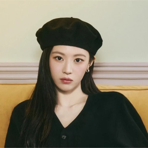 Tips Menentukan Model Kerah Baju yang Sesuai Bentuk Wajah