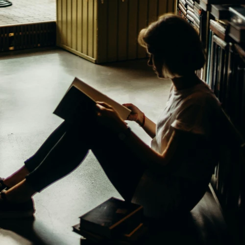 A Must Read! Ini Rekomendasi Buku Best Seller yang Menyayat Hati