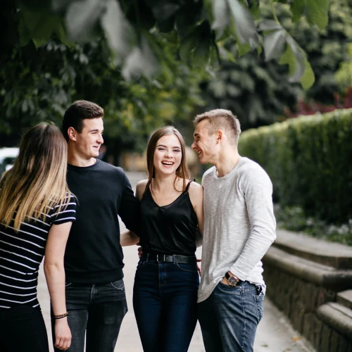 Cara Menghadapi Pasangan yang Terlalu Friendly