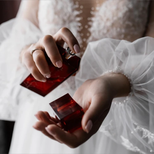 Perbedaan Eau de Parfum atau Extrait de Parfum yang Perlu Kamu Tahu