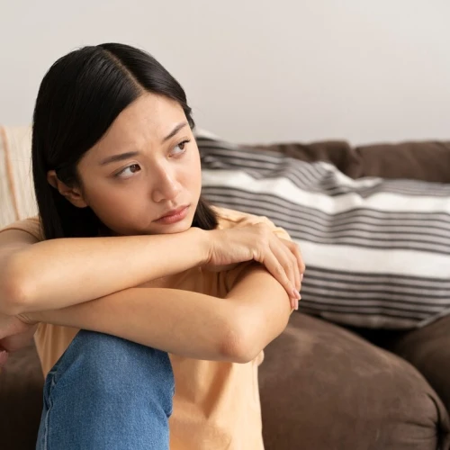 Kenapa Perempuan Mudah Merasa “Tidak Cukup”?