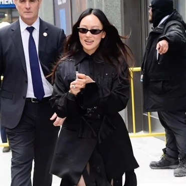 Intip 7 Outfit Yerin Ha, Pemeran Sophie Baek di Bridgerton yang Stylish dan Effortless