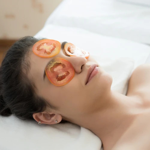 7 Manfaat Masker Tomat untuk Kulit