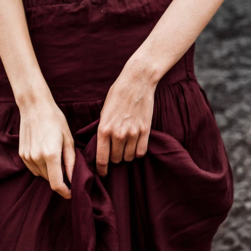 Cosmo Babes, Ketahui Perbedaan Maroon dan Burgundy!