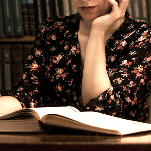 Suka ‘Wuthering Heights’? Ini Deretan Novel Klasik yang Harus Kamu Baca!