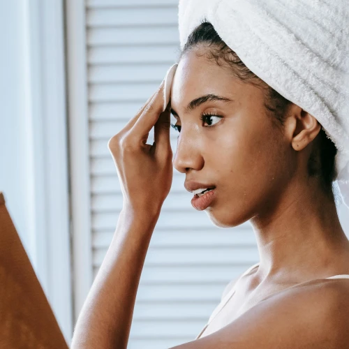 Ini Dia Bahan Skincare untuk Mengatasi Bruntusan di Jidat