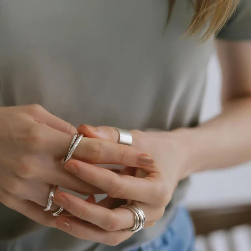 7 Aksesori untuk Elevate Outfit Kamu