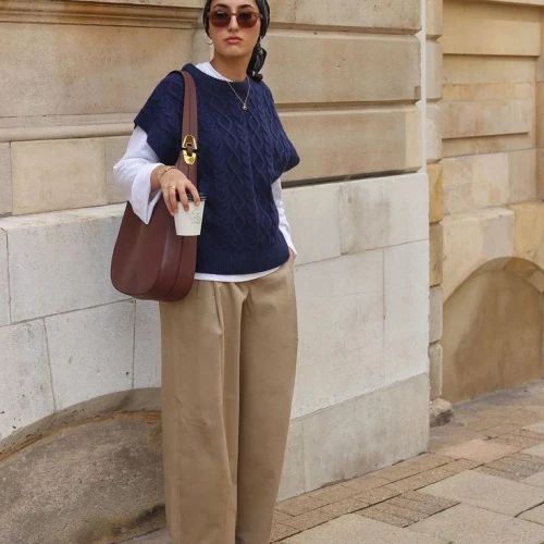 Mix And Match Warna Navy Agar Tampilan Makin Elegan dan Berkelas