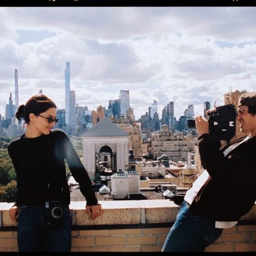 Zodiac Match: 5 Pasangan Bintang yang Punya Vibes 'Golden Retriever & Black Cat'.