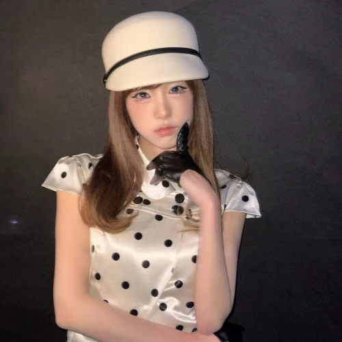 Tips Styling Motif Polkadot yang Cantik