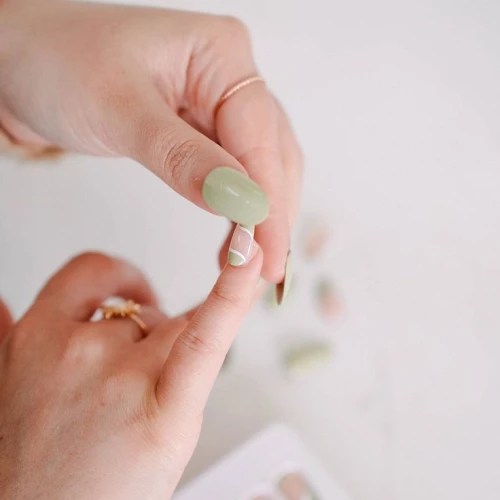 Cara Melepas Press-on Nails Tanpa Merusak Kuku Asli Kamu