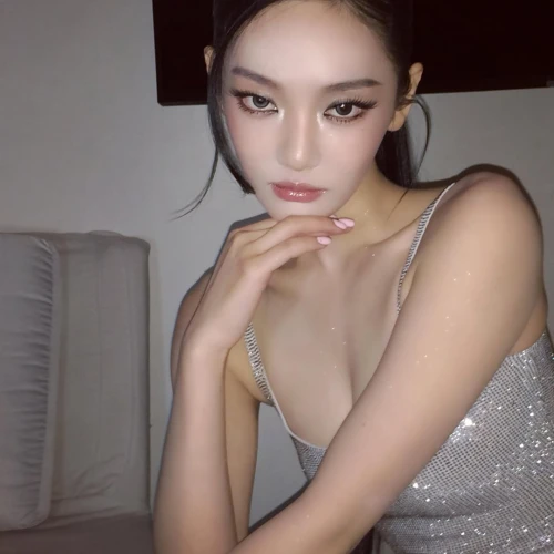 Deretan Gaya Makeup Cantik ala Ningning aespa