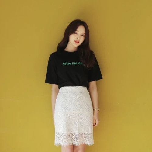 Inspirasi Outfit Feminin yang Nyaman Dipakai Seharian