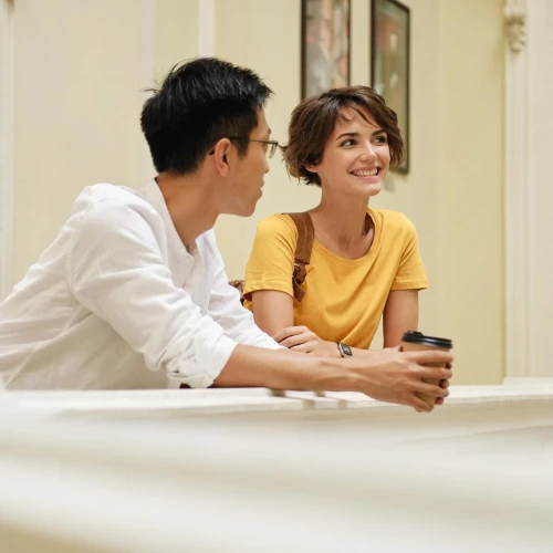 Ciri-ciri Pria Naksir Kita Tapi Sok Jual Mahal
