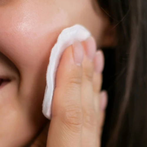 Rice VS Rose Water, Mana yang Lebih Bagus untuk Toner?