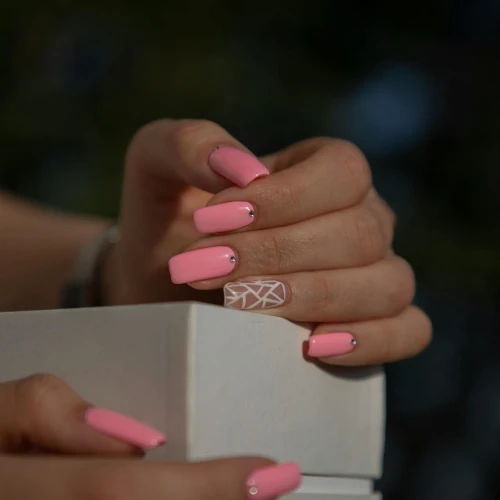 Inspirasi Warna Kuku Berwarna Pink yang Manis