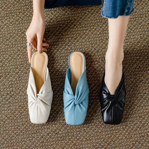 Cara Memilih Sepatu Mules yang Nyaman Dipakai Hangout tapi Tetap Terlihat Rapi
