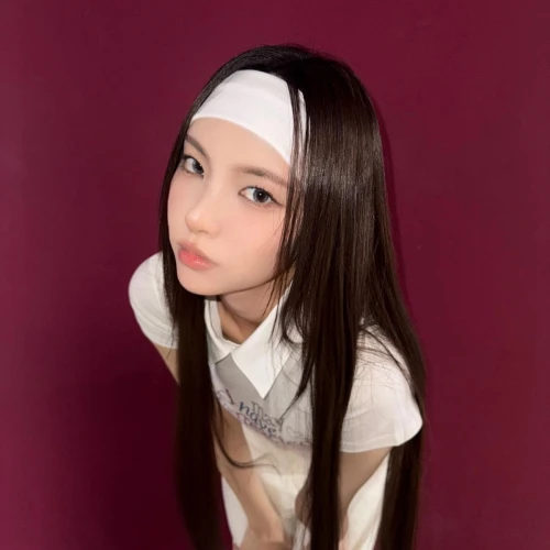Tips Memakai Aksesori Hairband Kain yang Simpel tapi Stylish