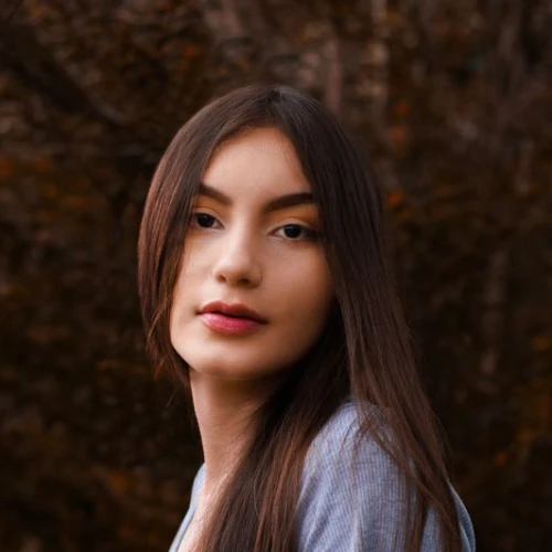 Rekomendasi Warna Rambut yang Bikin Wajah Cerah