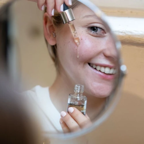 6 Rekomendasi Serum High End untuk Kulit Sensitif
