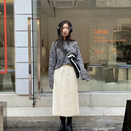 Tips Styling Midi Skirt