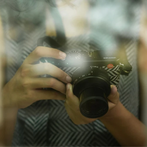 Didit Hediprasetyo dan Leica Hadirkan Kolaborasi yang Terinspirasi dari Keindahan Songket Indonesia