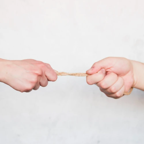 Awas! Tanda-tanda Kamu Terjebak dengan Pasangan yang Manipulatif