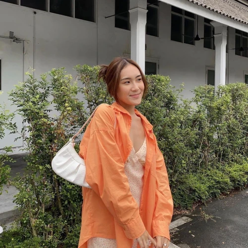 Eksplorasi Palet Warna Coral untuk Mencerahkan Kulit Warm Undertone