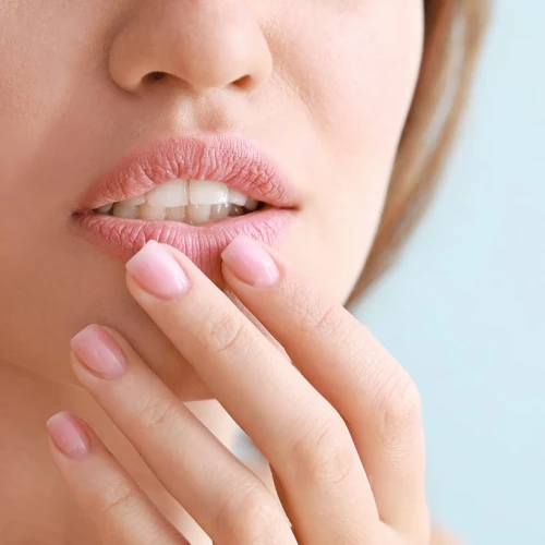 Cara Mengatasi Bibir Pecah-pecah Akibat Terlalu Sering Pakai Lipstik Liquid Matte