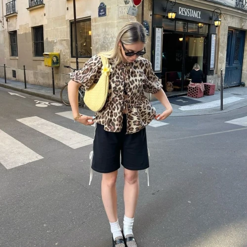 Cara Memadukan Pakaian Motif Animal Print