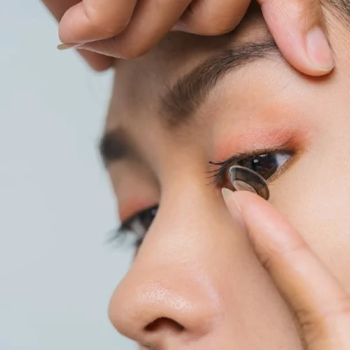Penyebab Softlens Terasa Menganjal di Mata