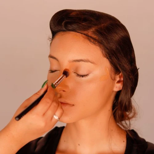 Cream atau Powder Contour, Mana yang Cocok untuk Pemula?