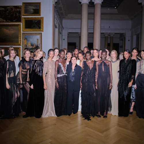 Debut Koleksi Couture Maria Grazia Chiuri untuk Fendi! Rayakan Spirit Kebebasan
