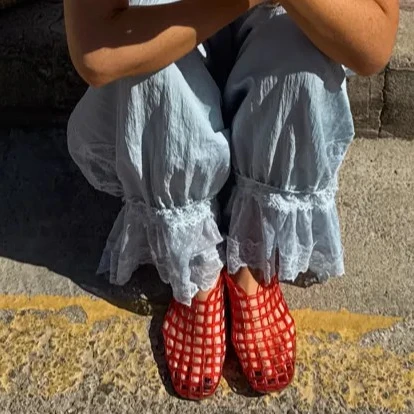 Cara Merawat & Menyimpan Jelly Shoes yang Tepat