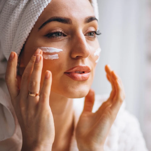 6 Rekomendasi Sunscreen Drugstore yang Wajib Dicoba