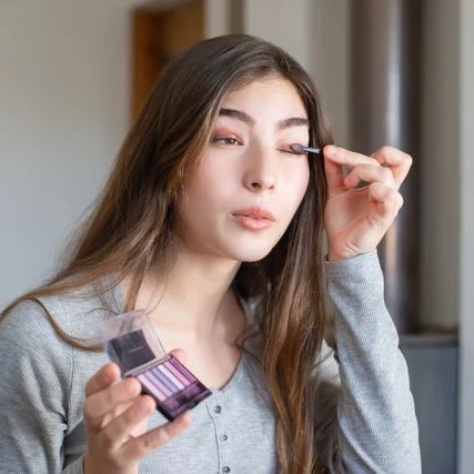 Ini Penyebab Warna Eyeshadow Kamu Tidak Keluar