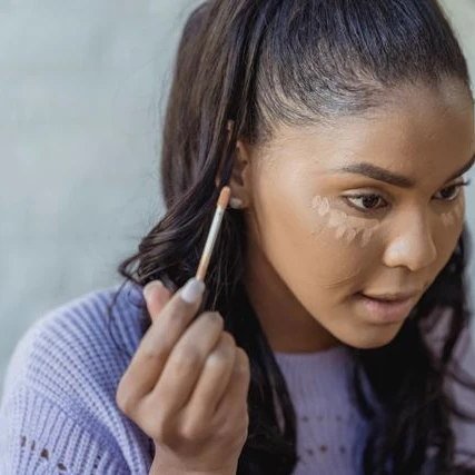 Cara Mencegah Makeup di Area Bawah Mata Kamu Crack