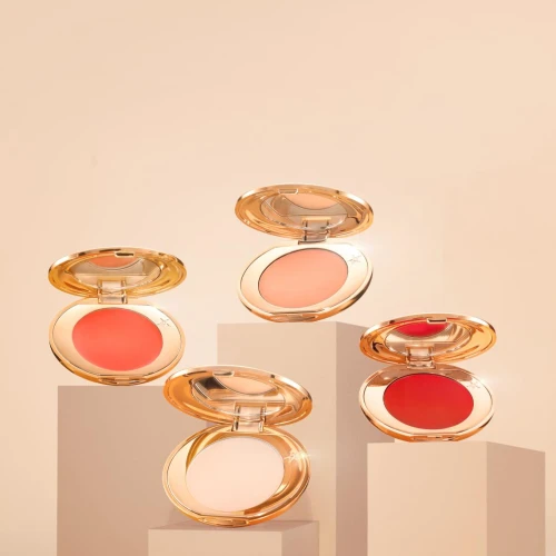 Peach, Pink atau Orange? Ini Beda Color Corrector yang Cocok untuk Mata Panda