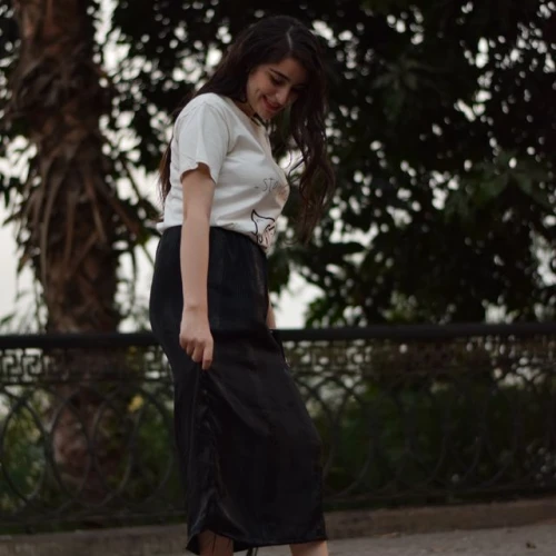 Tips Styling T-Shirt Putih yang Anti Membosankan