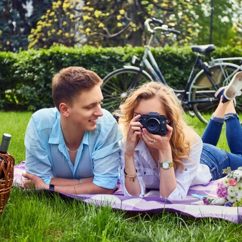 45 Ide Kencan Seru Selain Makan Malam Romantis