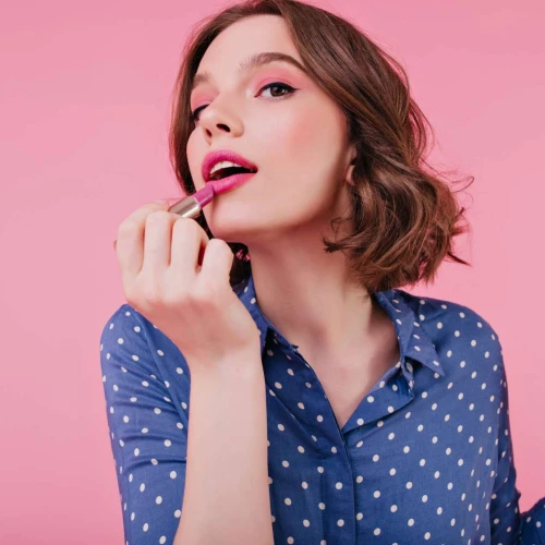 Lip Tint atau Lipstick, Mana yang Cocok untuk Daily Makeup?