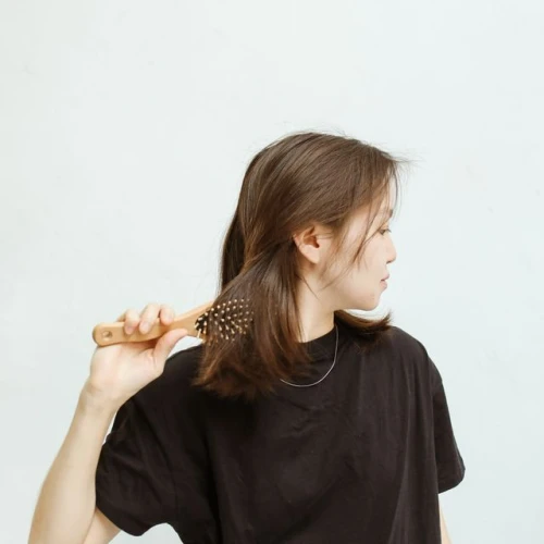Tips Mencuci Sisir yang Tepat
