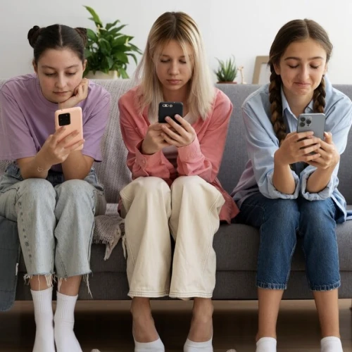 5 Fakta Kenapa Kita Tetap Scrolling Meski Sebenarnya Sudah Bosan?
