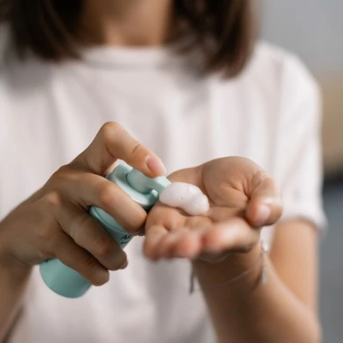 5 Rekomendasi Body Lotion Niacinamide Pilihan Cosmo