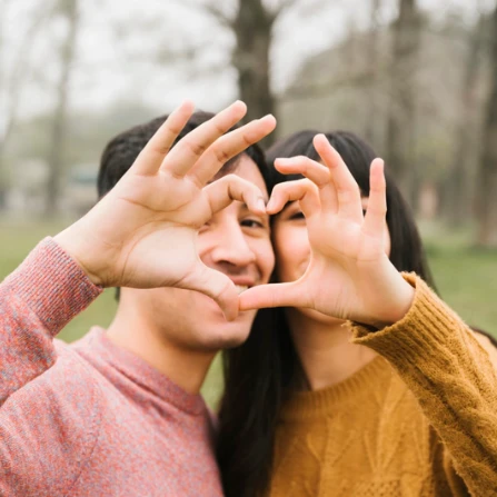 Macam-Macam Love Language: Kenali Cara Kamu dan Pasangan Menunjukkan Rasa Sayang