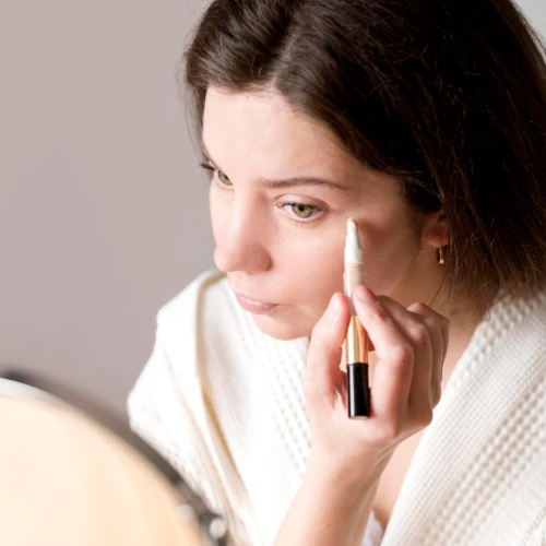 5 Rekomendasi Concealer yang Cocok untuk Pemula