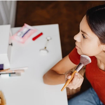 8 Tips Touch Up Makeup Tanpa Merusaknya