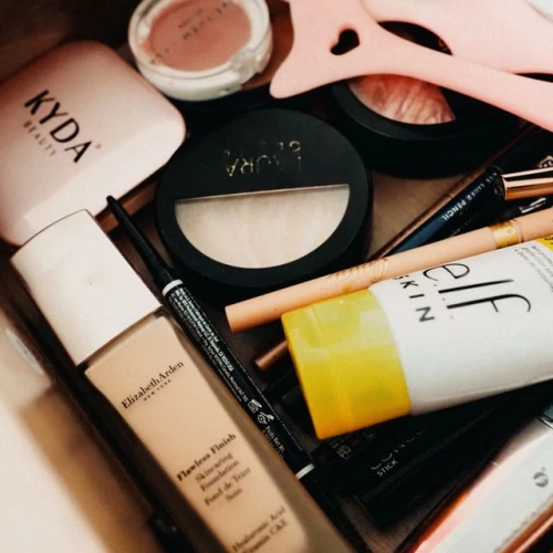 Ini yang Terjadi Pada Kulitmu Kalau Menggunakan Makeup & Skincare Kedaluwarsa