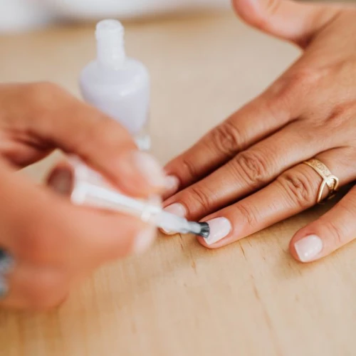 Rekomendasi Warna-warna Nail Polish yang Cocok untuk Segala Acara